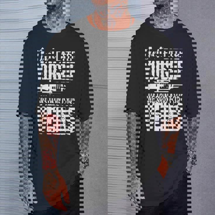 Neous Flattez Pas Je Regardaisoseines Infirmières Aux Urgences T-Shirt Cadeaux pour lui