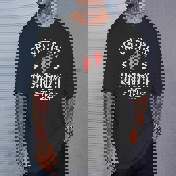 Promoted To Grandma 2025 Grandma Est 2025 T-Shirt Gifts for Him