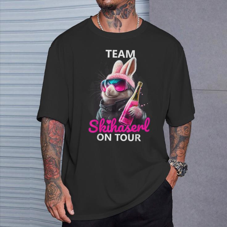 Skiing Team Skihaserl On Tour Apres-Ski T-Shirt Geschenke für Ihn