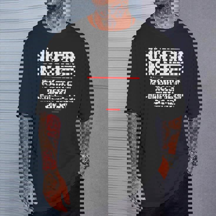 Sober Into Bed T-Shirt Geschenke für Ihn