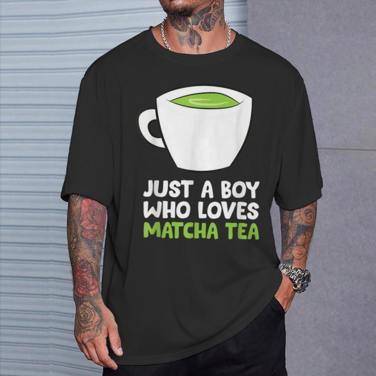 Solo Un Chico Al Que Le Encanta El Té Matcha Camiseta unisex Regalos para él