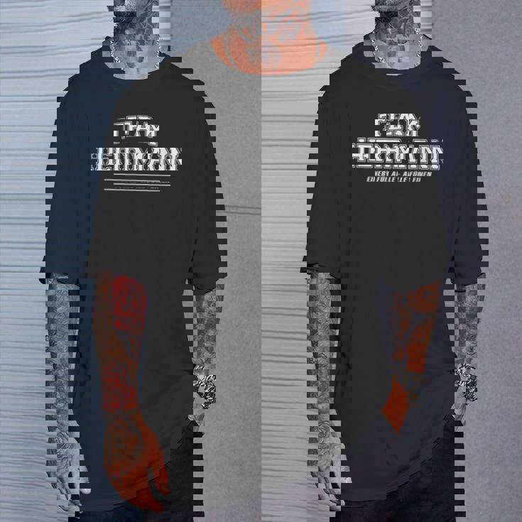 Team Herrmann Stolze Familie Nachname T-Shirt Geschenke für Ihn