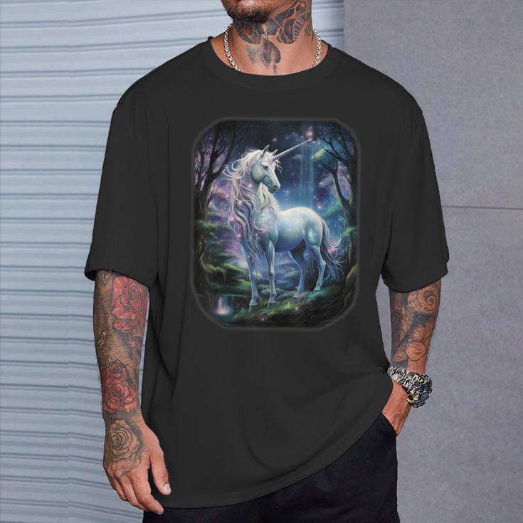 Unicorn Standing In The Forest Fantasy Nature Universe T-Shirt Geschenke für Ihn