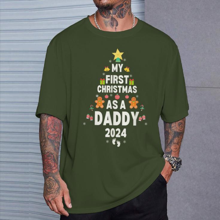 First Christmas As A Daddy 2024 Pregnancy Announcement T-Shirt Geschenke für Ihn