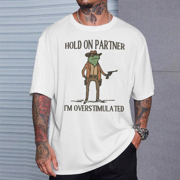 Hold On Partner I'm Overstimulated T-Shirt Geschenke für Ihn