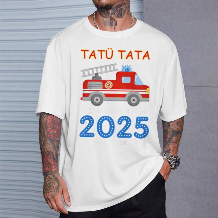 Kinder Feuerwehr Kindergarten 2025 Ich Komme Tatü Tata Kiga Kita T-Shirt Geschenke für Ihn