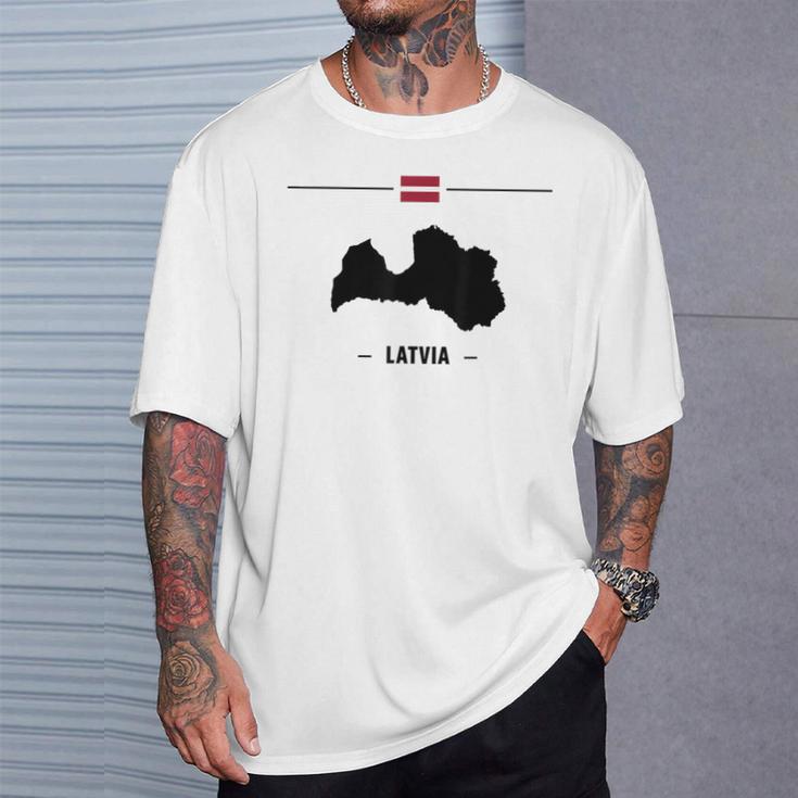 Lettische Flagge Mit Landkarte Und Name Des Landes Lettland T-Shirt Geschenke für Ihn