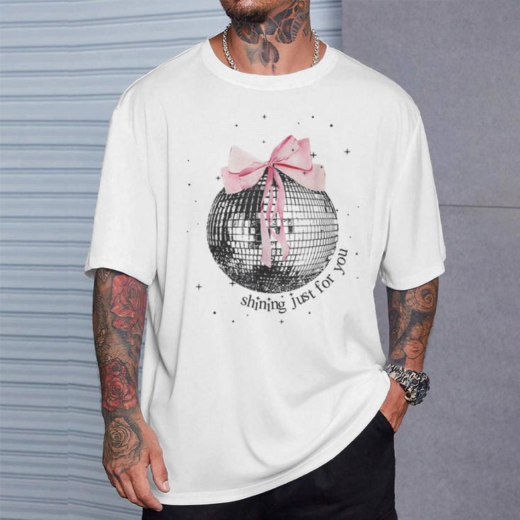 Shining Just For You Ribbon Disco Ball T-Shirt Geschenke für Ihn