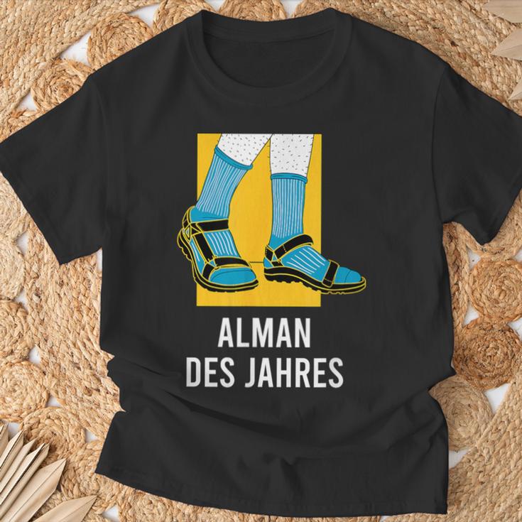 Alman With Sandals For Friends & Colleagues T-Shirt Geschenke für alte Männer