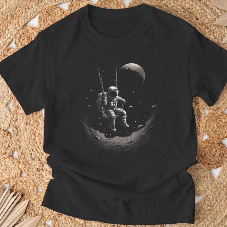 Astronaut Sitting On A Swing In Space Stars Moon T-Shirt Geschenke für alte Männer