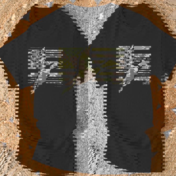 Camo Patriotic Mallard Duck Camouflage Flying Duck Hunting T-Shirt Gifts for Old Men