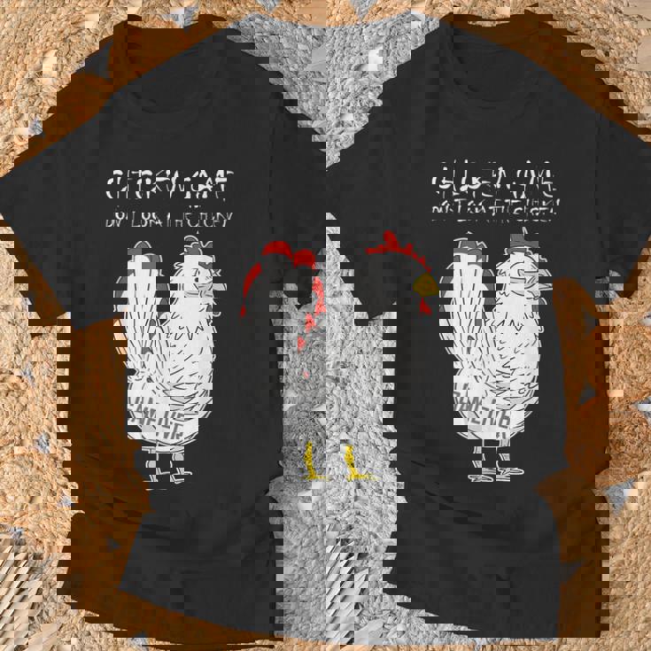 Chicken Game Don`T Look At The Chicken Game Over Farmers Camiseta unisex Regalos para ancianos