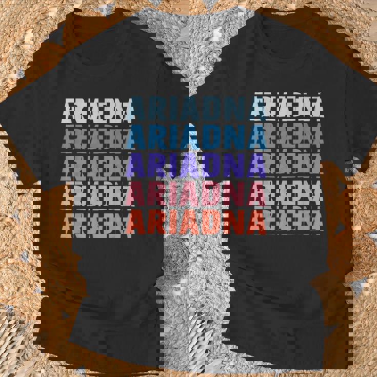 Divertido Regalo Nombre Ariadna Personalizado Primer Nombre Camiseta unisex Regalos para ancianos