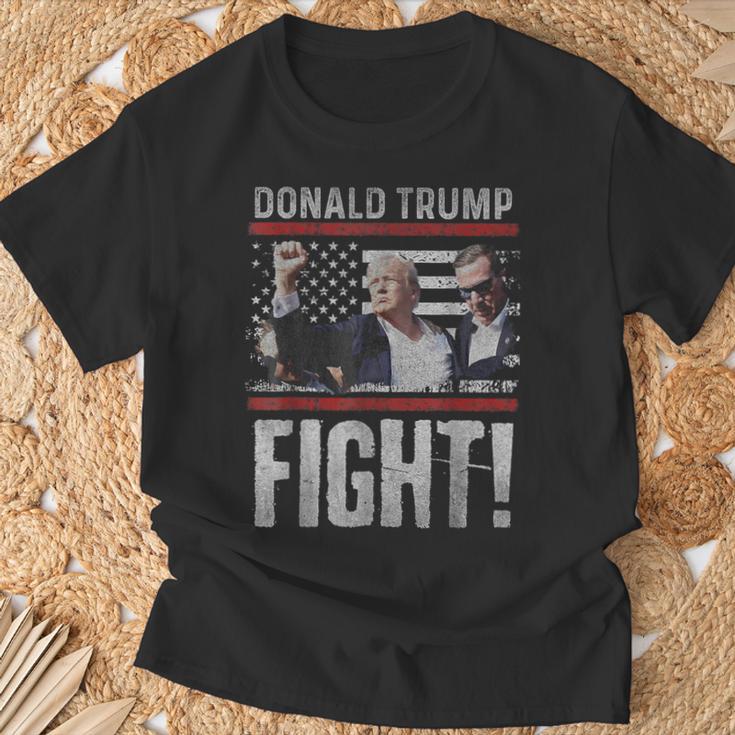 Donald Trump Fist Pump We Fight American Flag Trump 2024 T-Shirt Geschenke für alte Männer