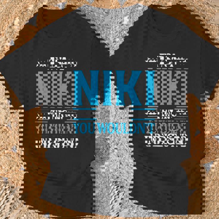 Es Una Cosa De Niki Que No Entendería El Nombre De Una Niña Niki Camiseta unisex Regalos para ancianos