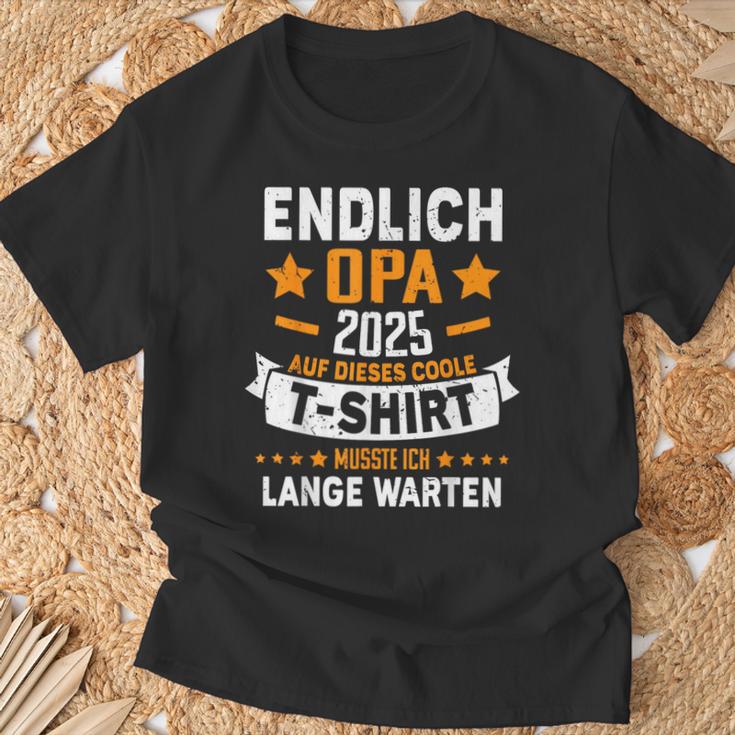 Finally Grandpa 2025 Expecting Grandpa Grandfather Become Announcement T-Shirt Geschenke für alte Männer