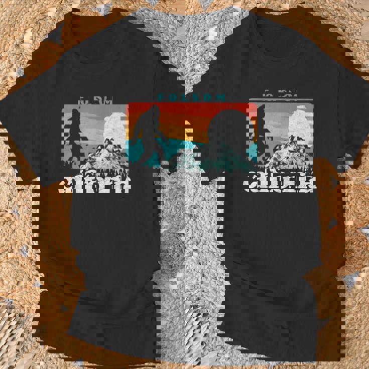 Folsom California Retro 80S Bigfoot Mountains T-Shirt Cadeaux pour les vieillards