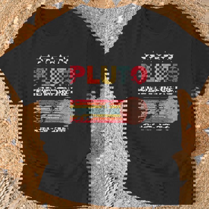 Never Forget Pluto Retrointage 1930 2006 Idea T-Shirt Geschenke für alte Männer
