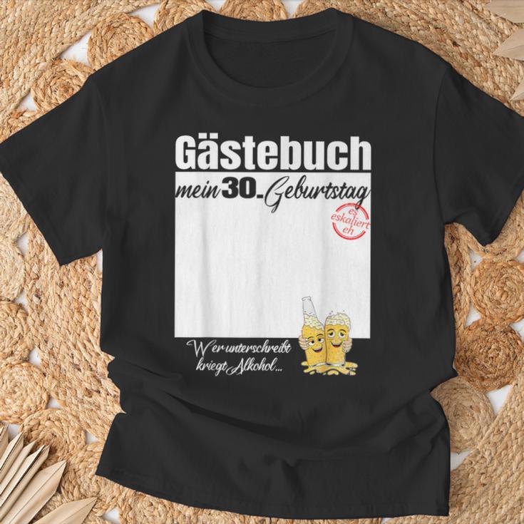 Guest Book 30Th Birthday Who Signs Beers T-Shirt Geschenke für alte Männer