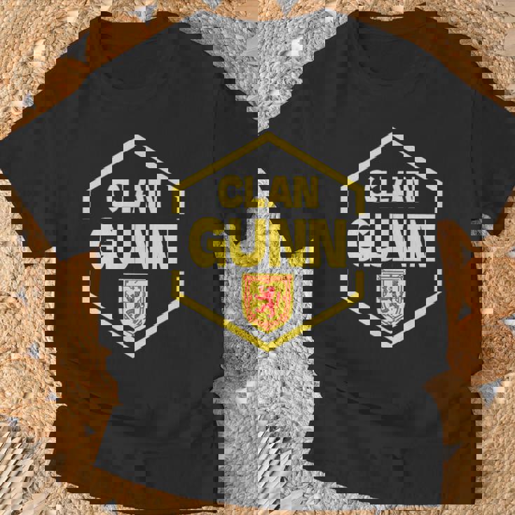 Gunn Del Clan Escocés Camiseta unisex Regalos para ancianos