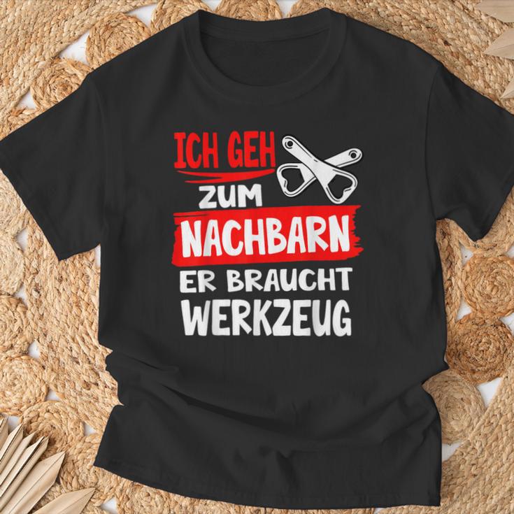 Ich Geh Zum Nachbarn Er Braucht Werkzeug S T-Shirt Geschenke für alte Männer