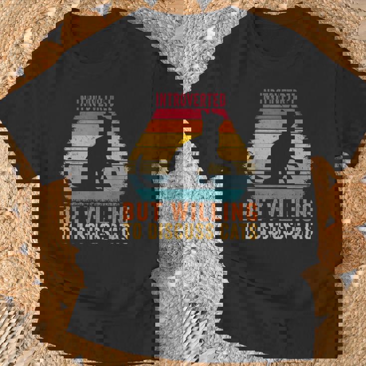 Introvertido Pero Dispuesto A Hablar Sobre Gatos Introvertidosintage Camiseta unisex Regalos para ancianos