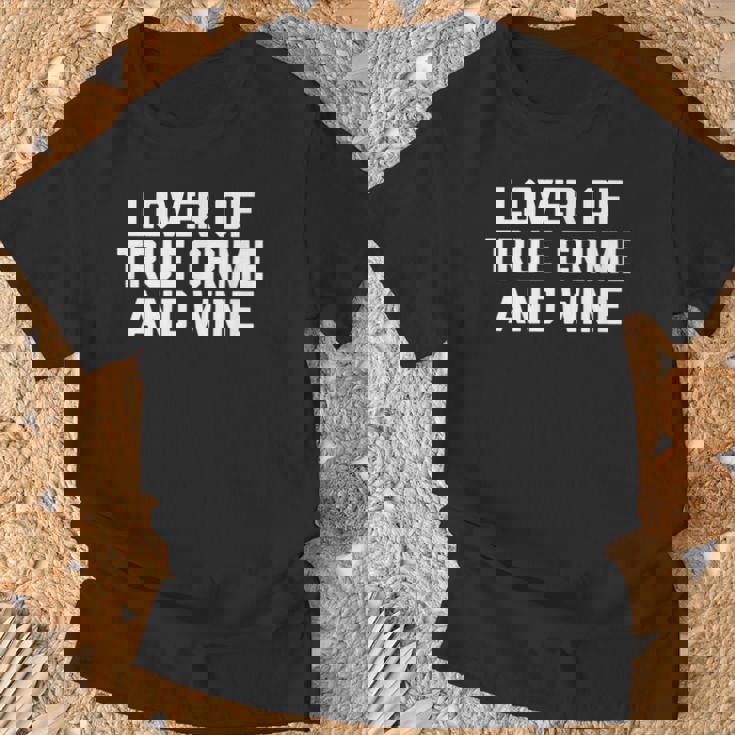 Lover Of True Crime & Wine Saying Tv True Crime Camiseta unisex Regalos para ancianos