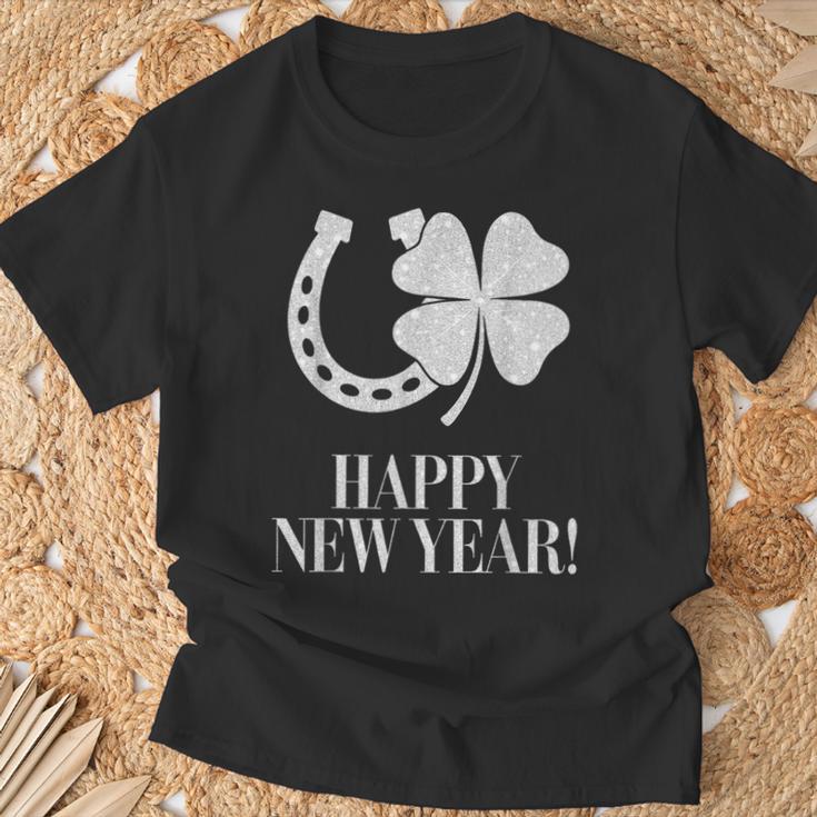 New Year's Eve Outfit Happy New Year Clover Horseshoe Lucky T-Shirt Geschenke für alte Männer