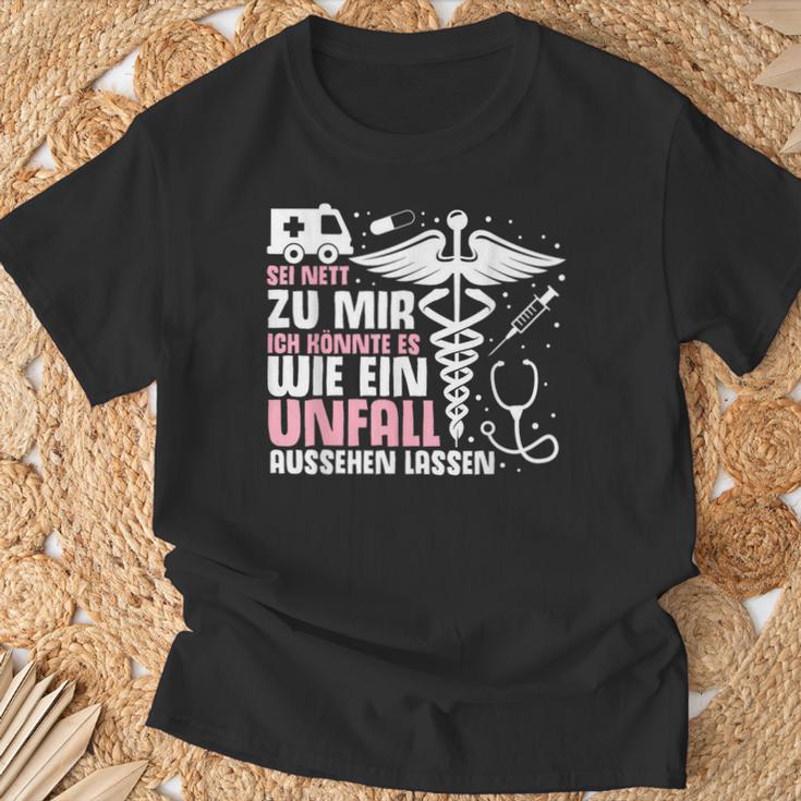 Sei Nett Zu Mir Ich Könnte Es Wie Ein Unfall Aussehen Sei Nett Zu T-Shirt Geschenke für alte Männer