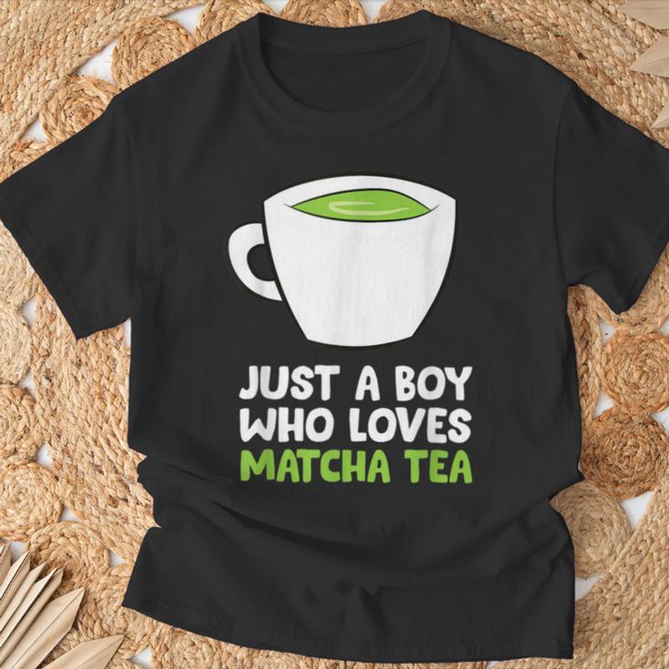 Solo Un Chico Al Que Le Encanta El Té Matcha Camiseta unisex Regalos para ancianos