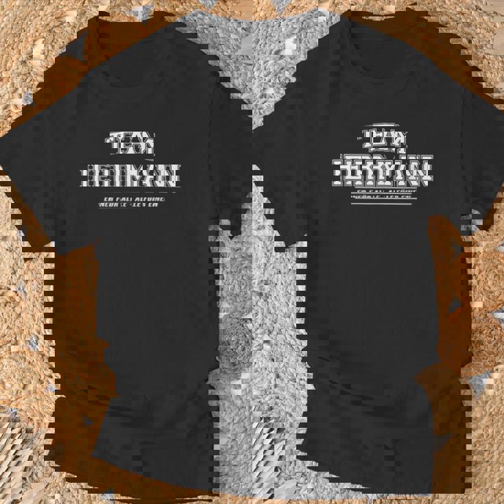 Team Herrmann Stolze Familie Nachname T-Shirt Geschenke für alte Männer