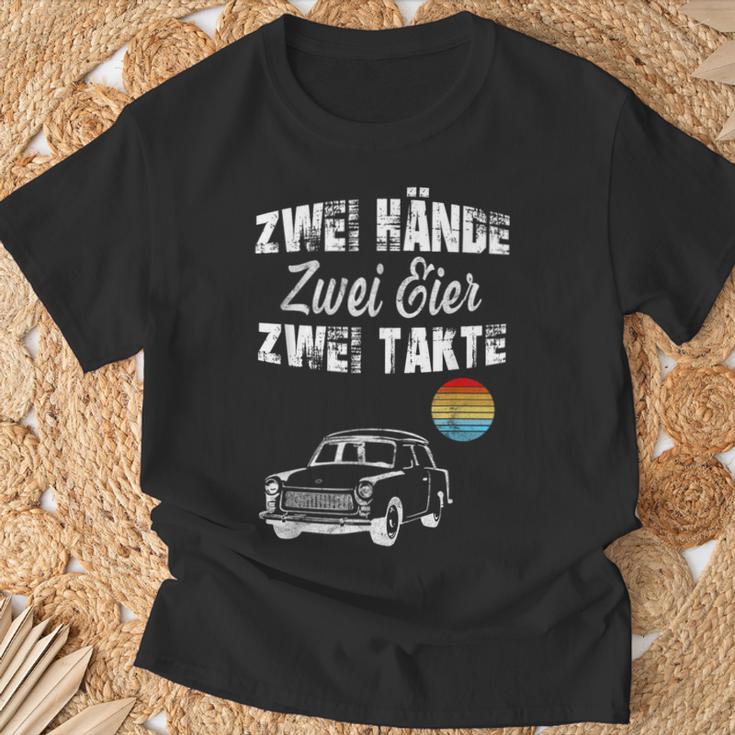 Trabi Ddr Two Stroke Two Eggs Two Hands T-Shirt Geschenke für alte Männer