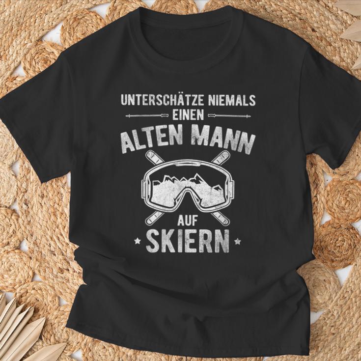 Underschätze Nie Alten Mann Auf Skiern Mountains Ski T-Shirt Geschenke für alte Männer