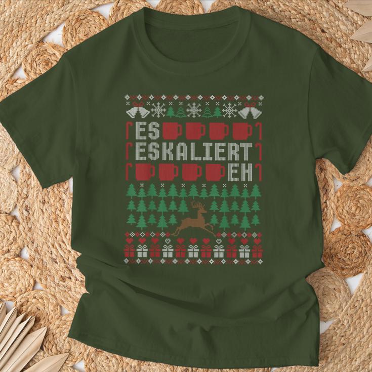 Es Eskaliert Eh Ugly Christmas Sweater Reindeer Christmas T-Shirt Geschenke für alte Männer