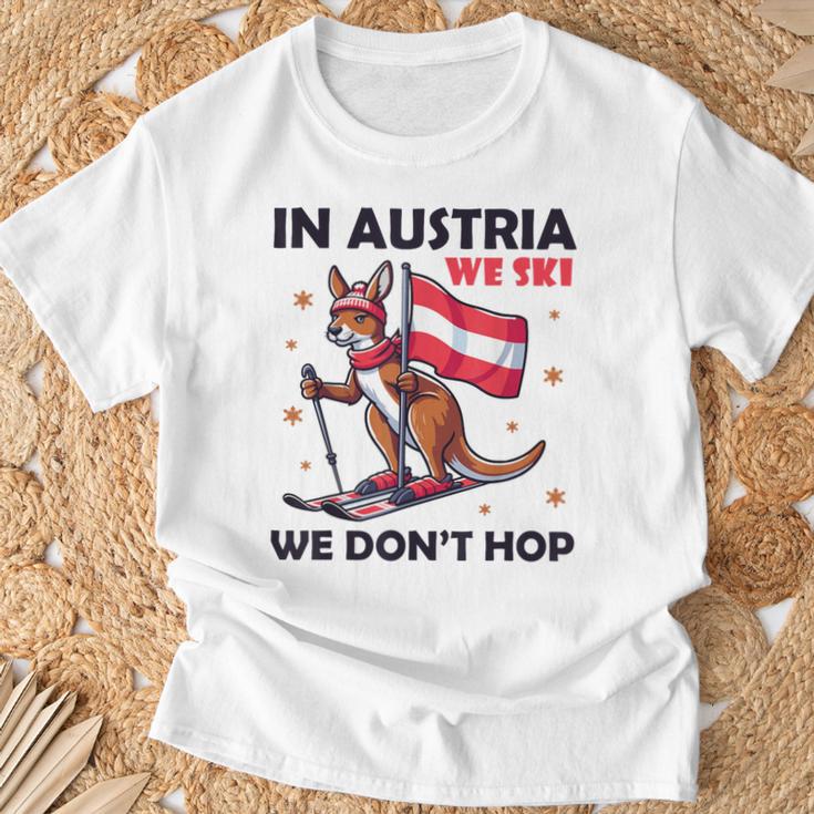 In Austria We Ski We Don't Hop Kangaroo Austria T-Shirt Geschenke für alte Männer