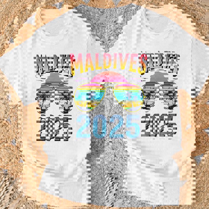 Charming Souvenirs For Beach Holidays In The Maldives T-Shirt Geschenke für alte Männer