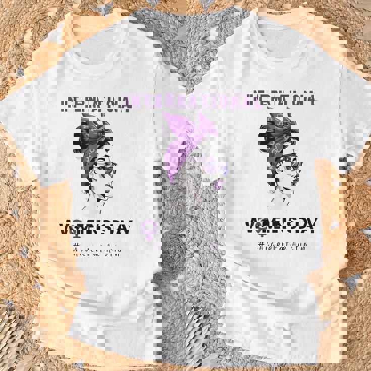 Día Internacional De La 2025 Acelerar La Acción 8 De Marzo Camiseta unisex Regalos para ancianos