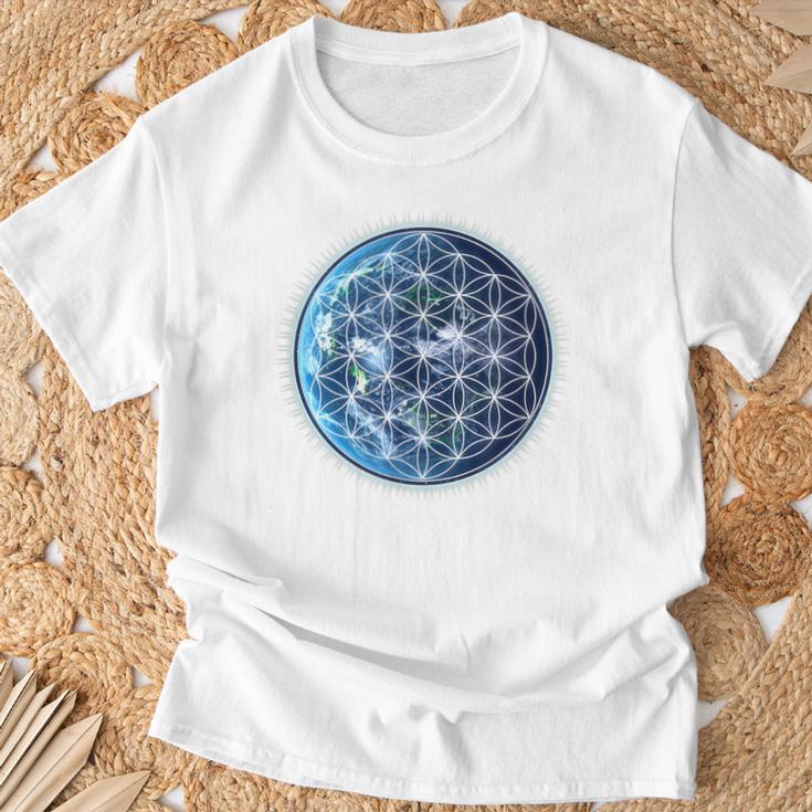 Flower Of Life With Earth Sacred Geometry Yoga Blue T-Shirt Geschenke für alte Männer