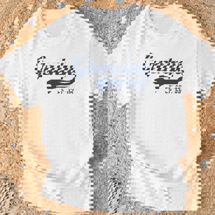 Grandpa Est 2025 Promocionado A Abuelo 2025 Nuevo Abuelo Camiseta unisex Regalos para ancianos