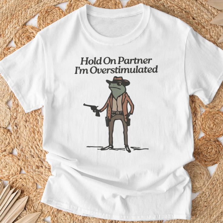 Hold On Partner I'm Overstimulated Cowboy Frogintage Gray T-Shirt Geschenke für alte Männer