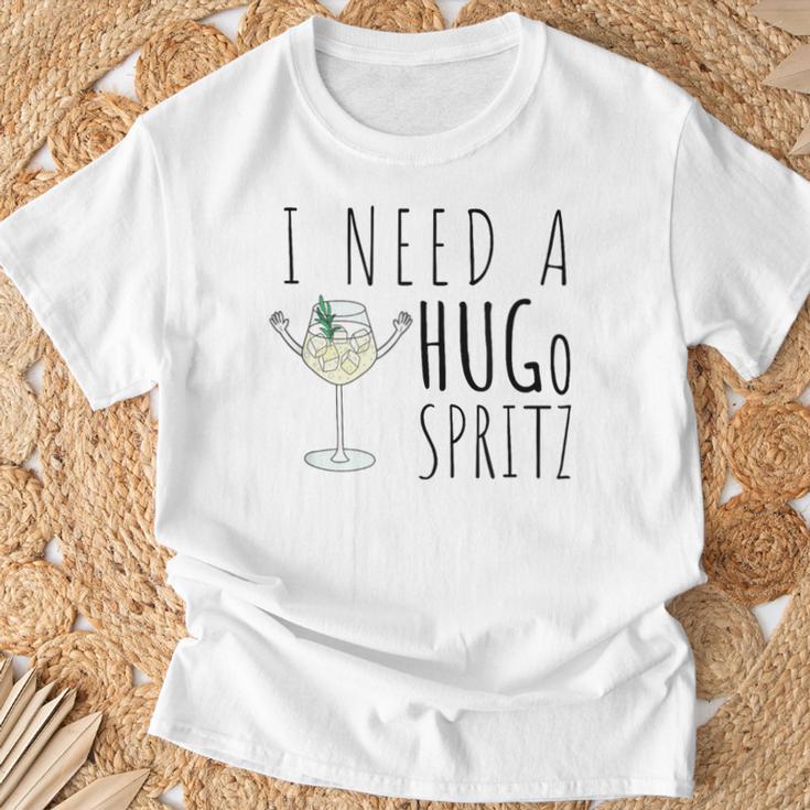 I Need A Hugo Spritz Summer Elderberry Prosecco Cocktail Hug T-Shirt Geschenke für alte Männer