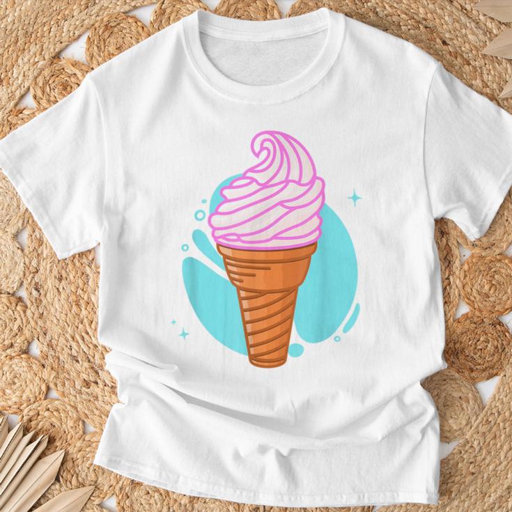 Soft Ice Cream In The Waffle Summer Ice Cream S T-Shirt Geschenke für alte Männer