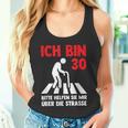 Ich Bin 30 Bitte Helfen Sie Mir Über Die Strasse Party Tank Top