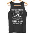 Underschätze Niemal Einen Alten Mann Beim Geocaching S Tank Top