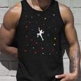 Climbing And Bouldering In The Climbing Hall Tank Top Geschenke für Ihn