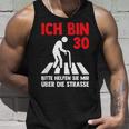 Ich Bin 30 Bitte Helfen Sie Mir Über Die Strasse Party Tank Top Geschenke für Ihn