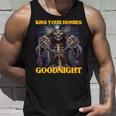 Kiss Your Homies Goodnight Cringe Hard Skeleton Meme Tank Top Geschenke für Ihn