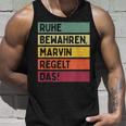 Ruhe Bewahren Marvin Regelt Das Spruch In Retro Farben Tank Top Geschenke für Ihn