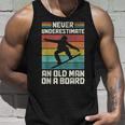 Never Underestimate An Old Man On A Snowboard intage Tank Top Geschenke für Ihn