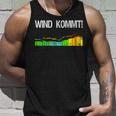 Wind Comes Kiter Surfer Saying Kitesurfer Windsurf Tank Top Geschenke für Ihn